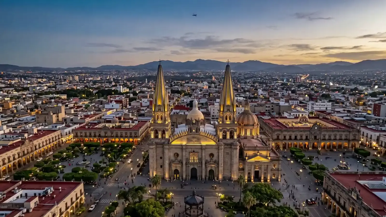 Vista aérea de la Catedral de Guadalajara al atardecer